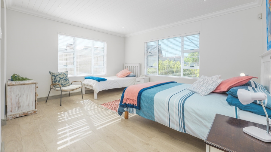 4 Bedroom Property for Sale in Struisbaai Western Cape